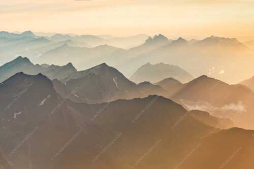 Mittsommerlicher Sonnenuntergang von der Zugspitze - Atemlos II - Seitenverhältnis 3:2 - Zugspitze Sonnenuntergang - weitere Infos unter https://www.kriner-weiermann.de