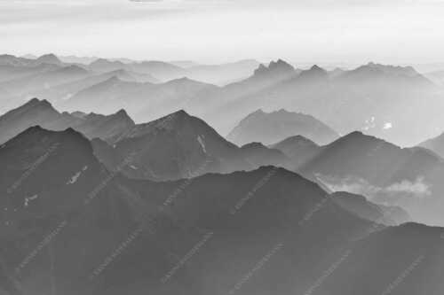 Mittsommerlicher Sonnenuntergang von der Zugspitze - Atemlos II - Seitenverhältnis 3:2 - Zugspitze Sonnenuntergang - weitere Infos unter https://www.kriner-weiermann.de