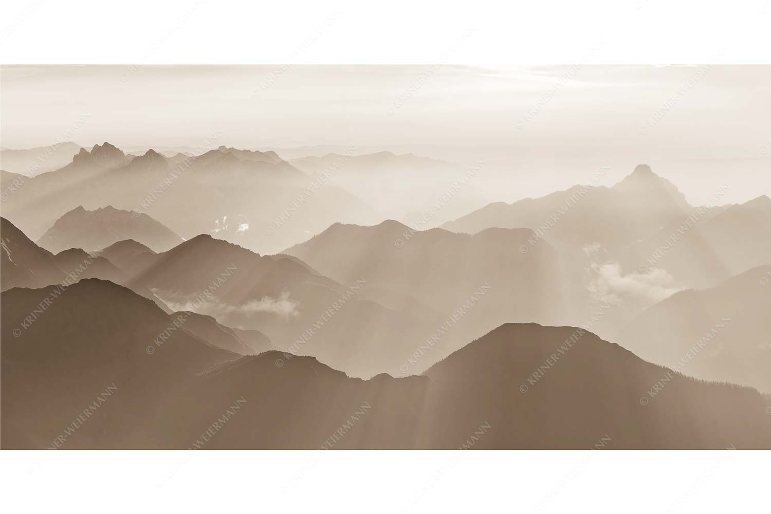 Mittsommerlicher Sonnenuntergang von der Zugspitze