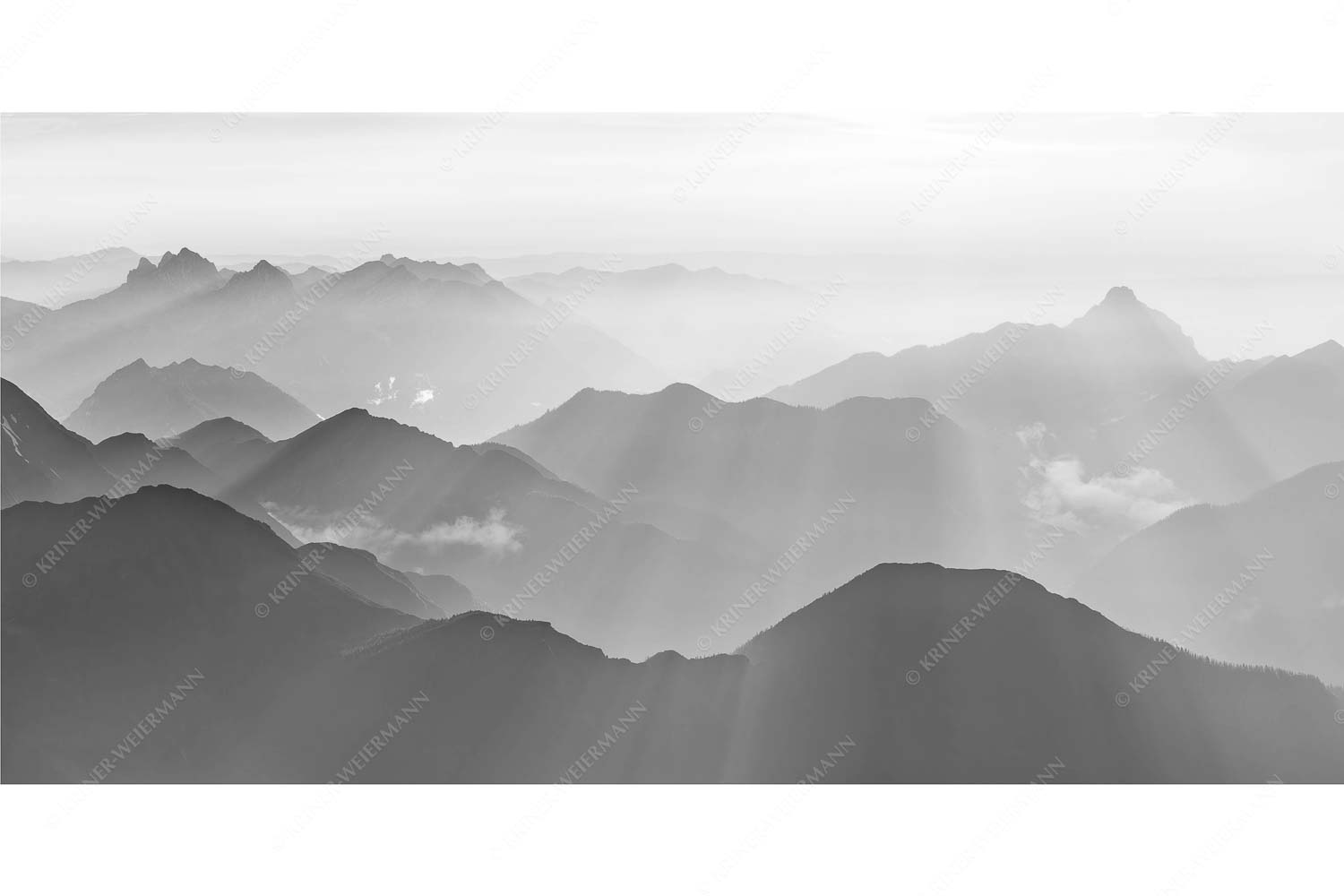 Mittsommerlicher Sonnenuntergang von der Zugspitze