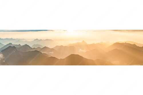 Mittsommerlicher Sonnenuntergang von der Zugspitze - Atemlos - Seitenverhältnis 4:1 - Zugspitze Sonnenuntergang - weitere Infos unter https://www.kriner-weiermann.de