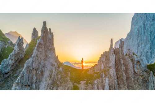 Sonnenaufgang im Halleranger im Karwendelgebirge - Auf der Spitz - Seitenverhältnis 2:1 - Klettern Halleranger im Karwendel - weitere Infos unter https://www.kriner-weiermann.de
