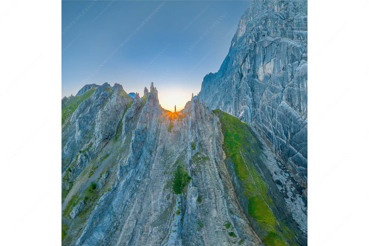 Auf die Spitze getrieben – Seitenverhältnis 1:1 — Lafatscher Nordwand Karwendel Sonnenaufgang im Halleranger im Karwendelgebirge