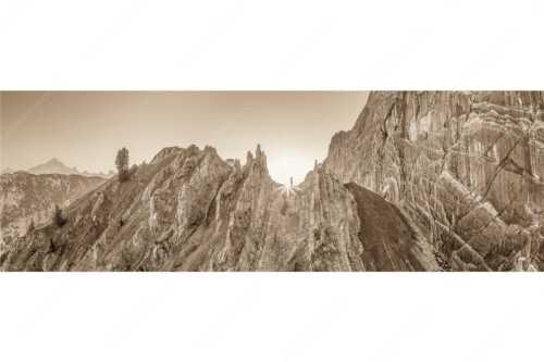 Sonnenaufgang im Halleranger im Karwendelgebirge - Auf die Spitze getrieben - Seitenverhältnis 3:1 - Lafatscher Nordwand Karwendel - weitere Infos unter https://www.kriner-weiermann.de