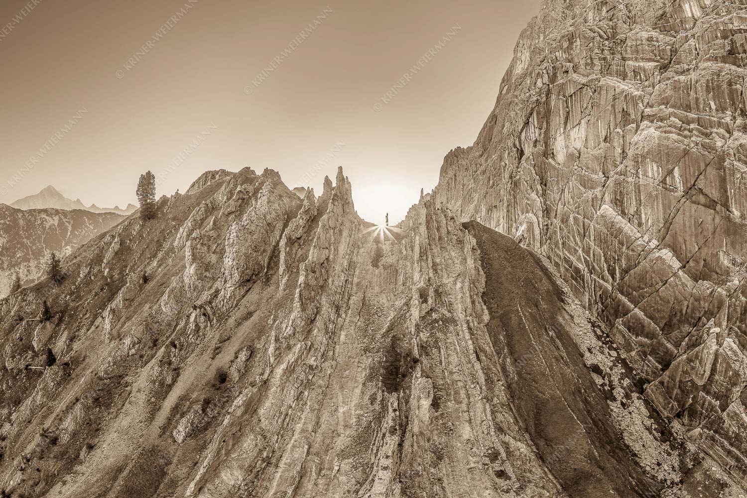 Auf die Spitze getrieben – Seitenverhältnis 3:2 — Lafatscher Nordwand Karwendel Sonnenaufgang im Halleranger im Karwendelgebirge