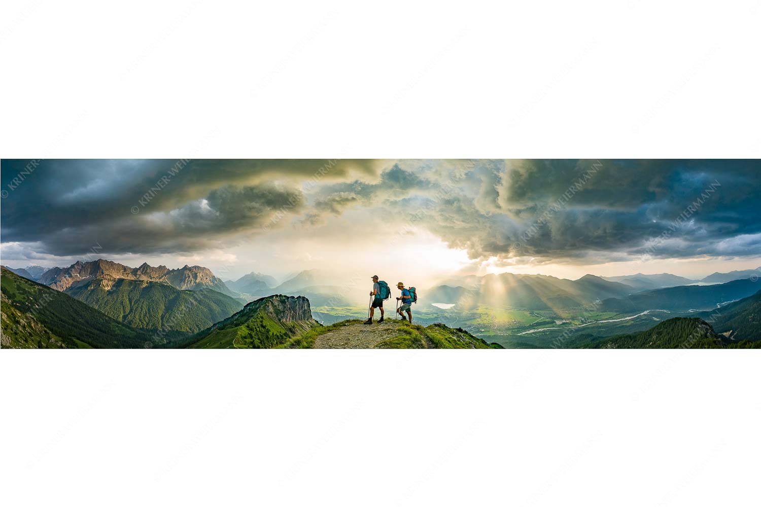 Aufgrissen – Seitenverhältnis 4:1 — Gewitterstimmung am Seinskopf Blick vom Seinskopf zum Karwendel und über das Obere Isartal zum Estergebirge