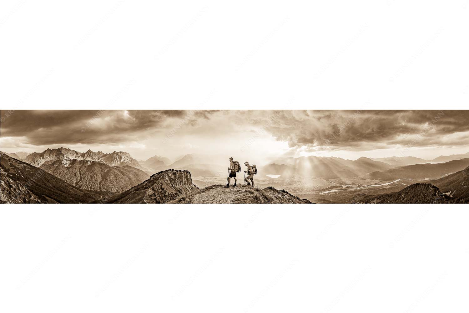 Aufgrissen – Seitenverhältnis 5:1 — Gewitterstimmung am Seinskopf Blick vom Seinskopf zum Karwendel und über das Obere Isartal zum Estergebirge