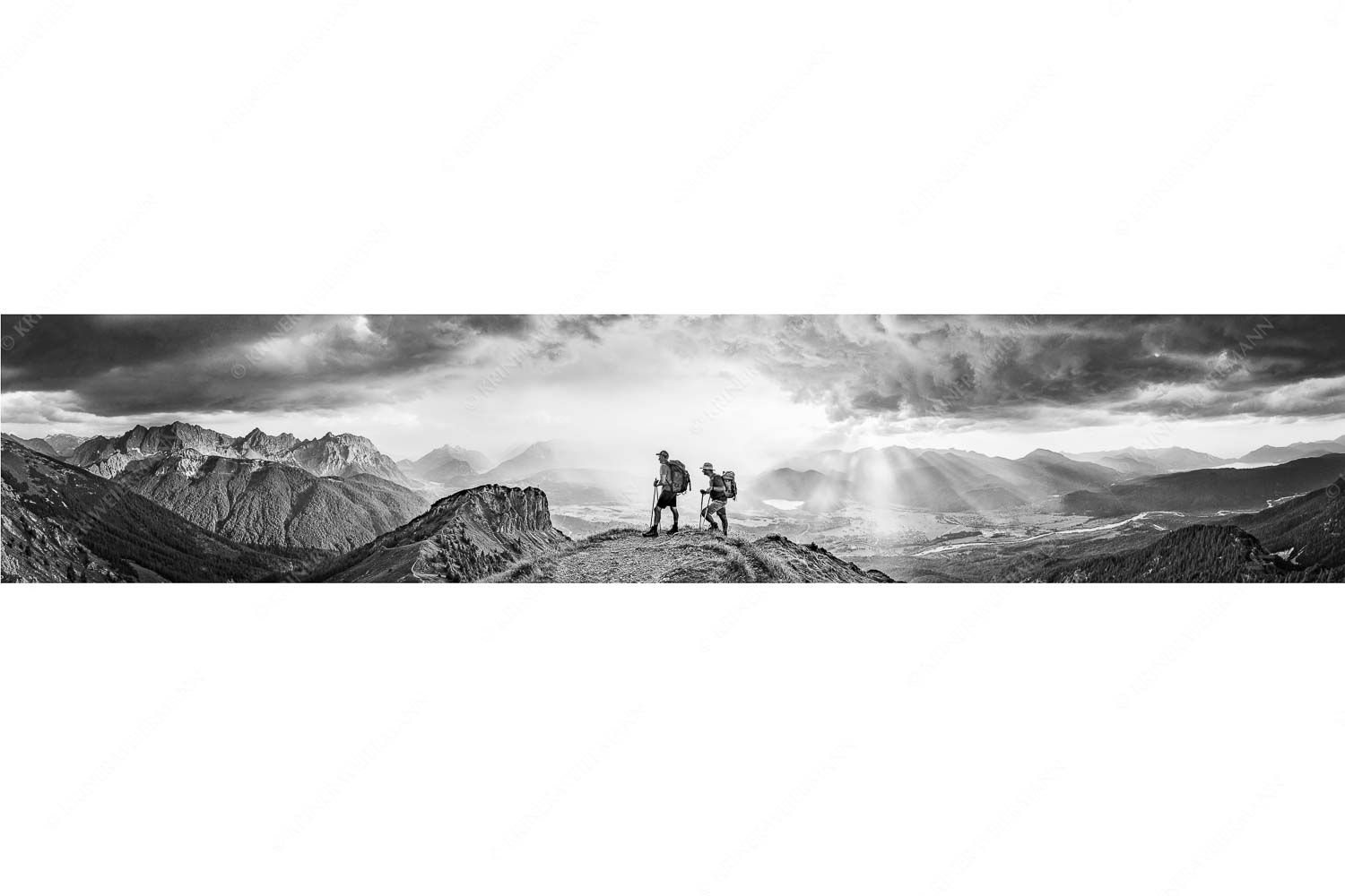Aufgrissen – Seitenverhältnis 5:1 — Gewitterstimmung am Seinskopf Blick vom Seinskopf zum Karwendel und über das Obere Isartal zum Estergebirge