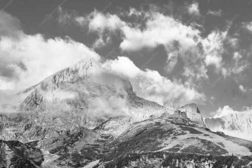 Blick auf Alpspitze und Waxenstein. Zugspitze dahinter im Nebel. - Aufreißen - Seitenverhältnis 3:2 - Alpspitze und Osterfelder - weitere Infos unter https://www.kriner-weiermann.de