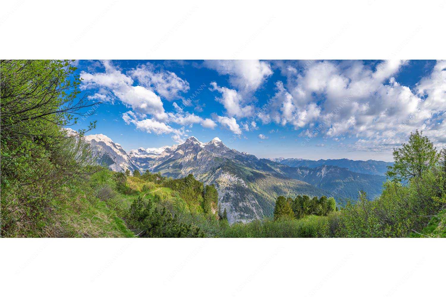 Bella Vista – Seitenverhältnis 2,5:1 — Aussicht vom Schachen Blick über die Aussichtskanzel am Schachen zum Alpspitzmassiv mit Zugspitzplatt