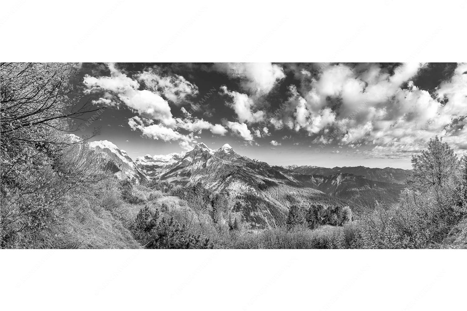 Bella Vista – Seitenverhältnis 2,5:1 — Aussicht vom Schachen Blick über die Aussichtskanzel am Schachen zum Alpspitzmassiv mit Zugspitzplatt