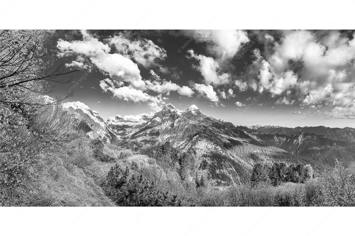 Bella Vista – Seitenverhältnis 2:1 — Aussicht vom Schachen Blick über die Aussichtskanzel am Schachen zum Alpspitzmassiv mit Zugspitzplatt