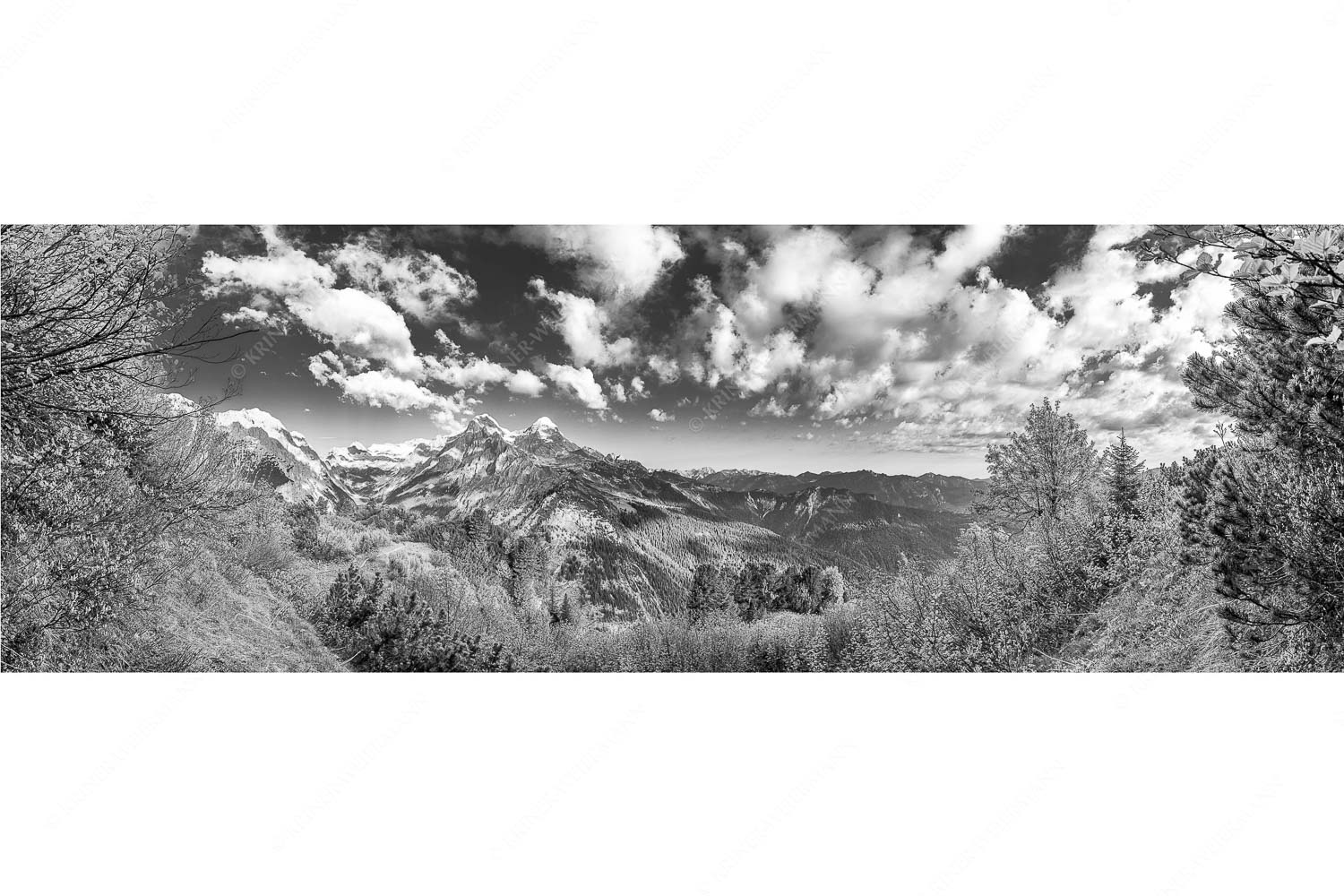 Bella Vista – Seitenverhältnis 3:1 — Aussicht vom Schachen Blick über die Aussichtskanzel am Schachen zum Alpspitzmassiv mit Zugspitzplatt