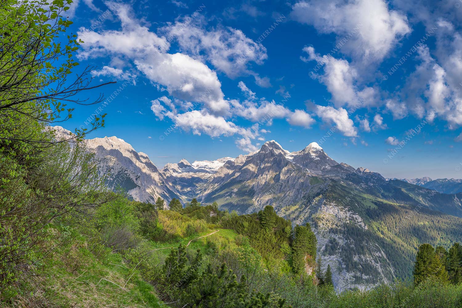Bella Vista – Seitenverhältnis 3:2 — Aussicht vom Schachen Blick über die Aussichtskanzel am Schachen zum Alpspitzmassiv mit Zugspitzplatt