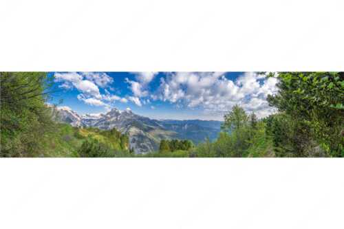 Blick über die Aussichtskanzel am Schachen zum Alpspitzmassiv mit Zugspitzplatt - Bella Vista - Seitenverhältnis 4:1 - Aussicht vom Schachen - weitere Infos unter https://www.kriner-weiermann.de