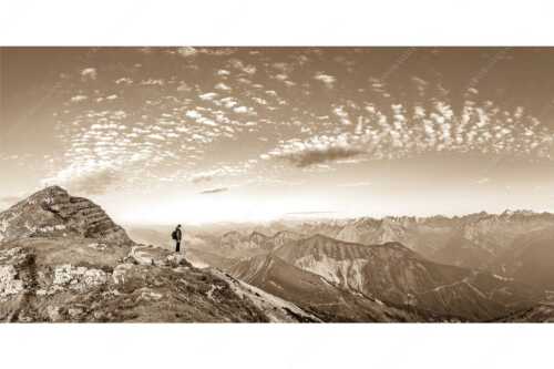 Blick vom Schafreuter auf den Karwendelhauptkamm - Bellvedere - Seitenverhältnis 2:1 - Schafreiter Wolkenstimmung im Karwendel - weitere Infos unter https://www.kriner-weiermann.de