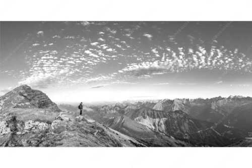Blick vom Schafreuter auf den Karwendelhauptkamm - Bellvedere - Seitenverhältnis 2:1 - Schafreiter Wolkenstimmung im Karwendel - weitere Infos unter https://www.kriner-weiermann.de