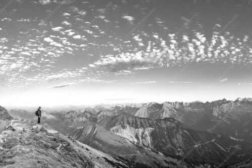 Blick vom Schafreuter auf den Karwendelhauptkamm - Bellvedere - Seitenverhältnis 3:2 - Schafreiter Wolkenstimmung im Karwendel - weitere Infos unter https://www.kriner-weiermann.de
