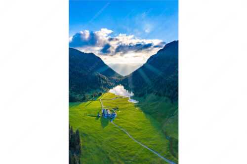 Blick über Esterbergalm und Esterbergsee in den Sonnenuntergang - Bergoase - Seitenverhältnis 2:3 - Esterbergalm - weitere Infos unter https://www.kriner-weiermann.de