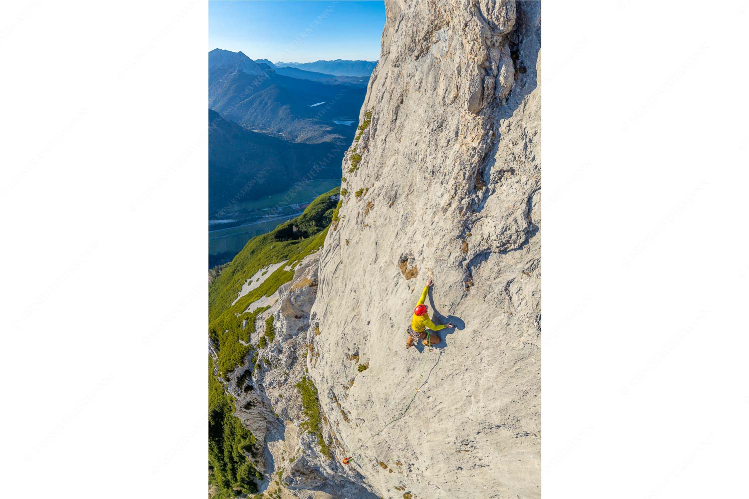 Michael Pogrzeba an der Schlüsselstelle in der Route -die Kür- an der Gerber Südwand im Karwendel