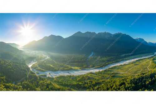 Blick über die Isar, Wallgau und Krün zum Karwendel- Wetterstein- und Estergebirge - Das Obere Isartal III - Seitenverhältnis 2:1 - Isar Sonnenaufgang Vorderriß Wallgau - weitere Infos unter https://www.kriner-weiermann.de