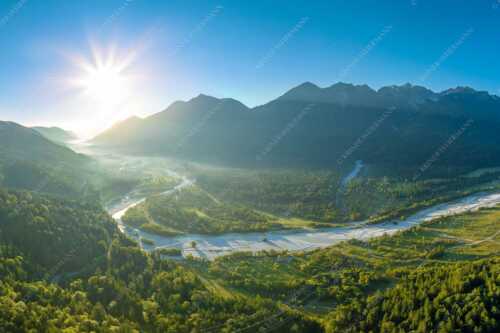 Blick über die Isar, Wallgau und Krün zum Karwendel- Wetterstein- und Estergebirge - Das Obere Isartal III - Seitenverhältnis 3:2 - Isar Sonnenaufgang Vorderriß Wallgau - weitere Infos unter https://www.kriner-weiermann.de