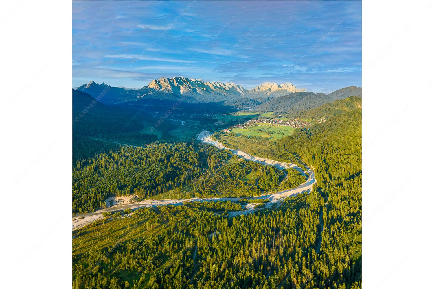 Das Obere Isartal – Seitenverhältnis 1:1 — Isar mit Wallgau Krün und Wetterstein Blick über die Isar, Wallgau und Krün zum Wettersteingebirge