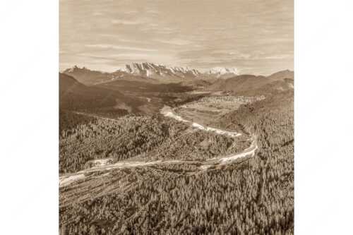 Blick über die Isar, Wallgau und Krün zum Wettersteingebirge - Das Obere Isartal - Seitenverhältnis 1:1 - Isar mit Wallgau Krün und Wetterstein - weitere Infos unter https://www.kriner-weiermann.de
