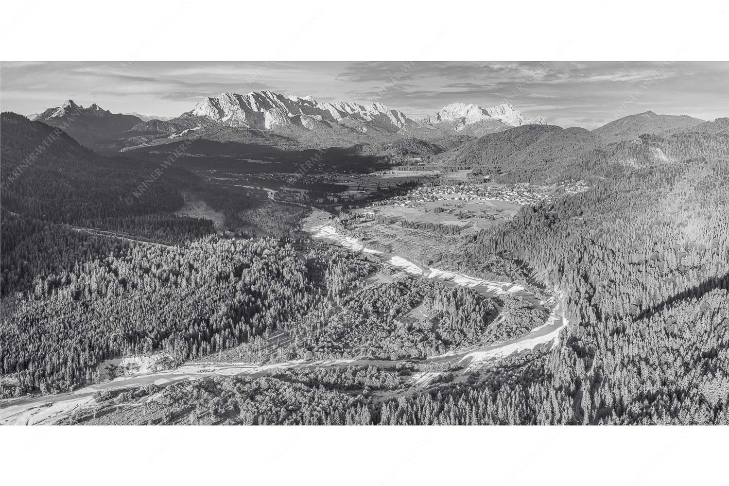 Das Obere Isartal – Seitenverhältnis 2:1 — Isar mit Wallgau Krün und Wetterstein Blick über die Isar, Wallgau und Krün zum Wettersteingebirge