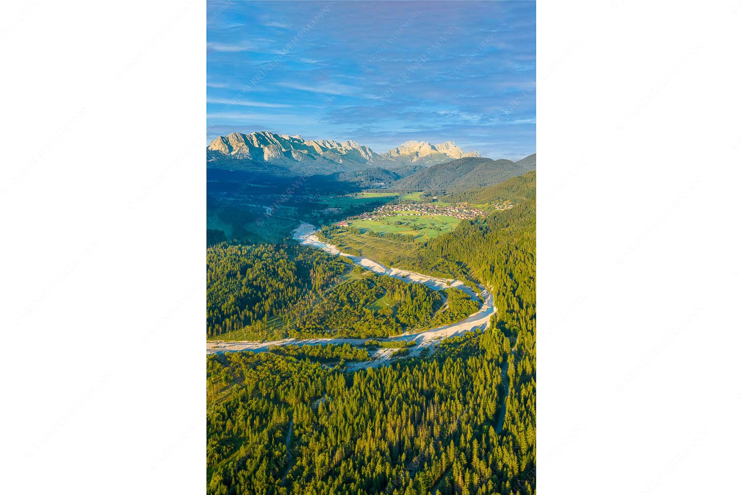 Das Obere Isartal – Seitenverhältnis 2:3 — Isar mit Wallgau Krün und Wetterstein Blick über die Isar, Wallgau und Krün zum Wettersteingebirge