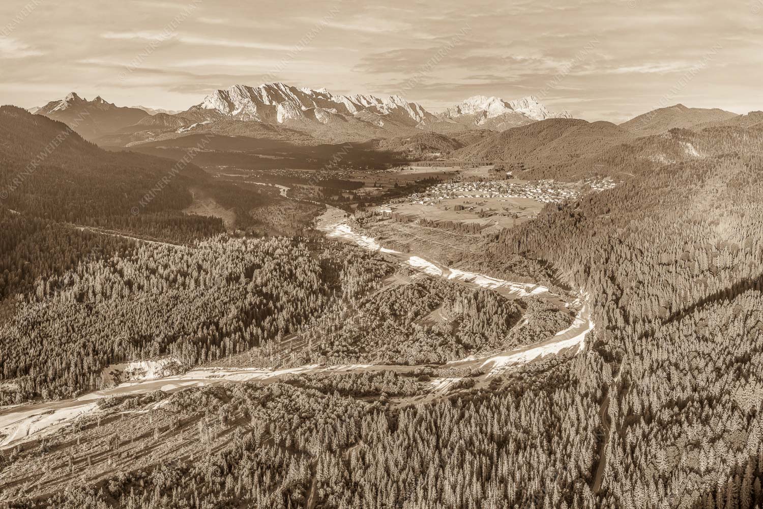 Das Obere Isartal – Seitenverhältnis 3:2 — Isar mit Wallgau Krün und Wetterstein Blick über die Isar, Wallgau und Krün zum Wettersteingebirge