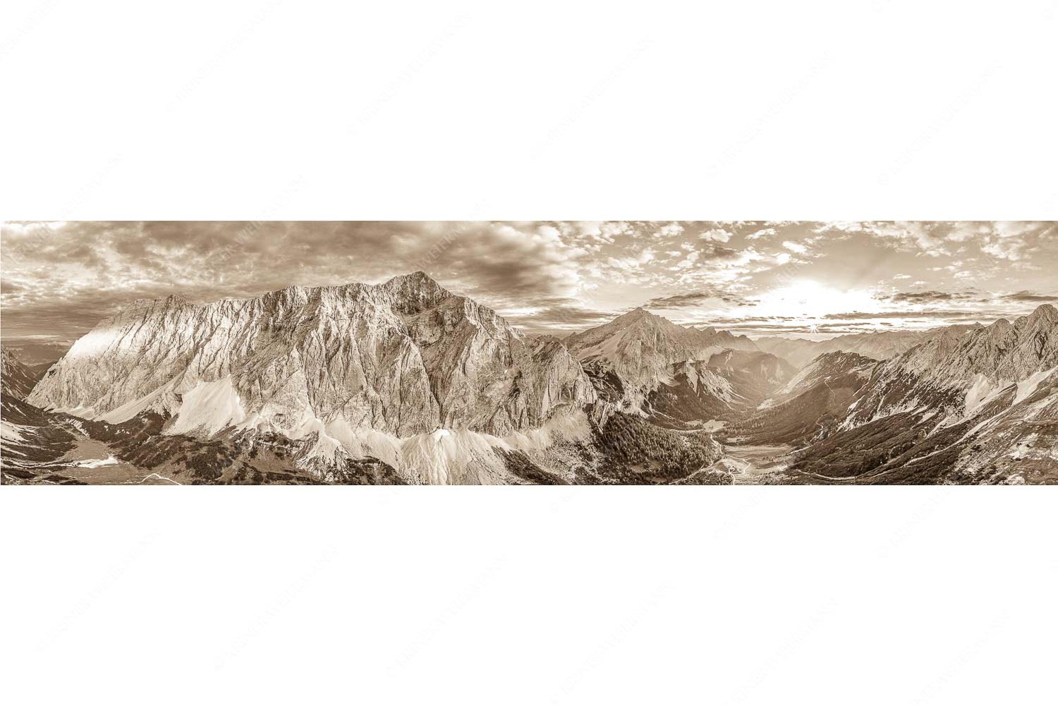 Der Abschiedskuss – Seitenverhältnis 4:1 — Speckkarspitze im Karwendel Die Sonne scheint noch kurz entlang des Hallerangers in die Nordwand der Speckkarspitze