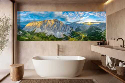 Die Sonne scheint noch kurz entlang des Hallerangers in die Nordwand der Speckkarspitze - Der Abschiedskuss - Wandbild - Größe ca. 300x100cm, Seitenverhältnis 3:1 - Speckkarspitze im Karwendel - weitere Infos unter https://www.kriner-weiermann.de