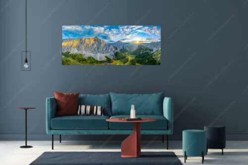 Die Sonne scheint noch kurz entlang des Hallerangers in die Nordwand der Speckkarspitze - Der Abschiedskuss - Wandbild - Größe ca. 175x70cm, Seitenverhältnis 2,5:1 - Speckkarspitze im Karwendel - weitere Infos unter https://www.kriner-weiermann.de