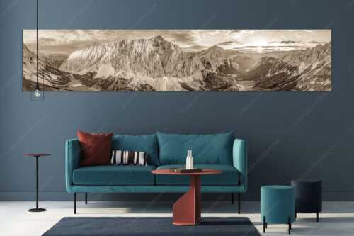 Die Sonne scheint noch kurz entlang des Hallerangers in die Nordwand der Speckkarspitze - Der Abschiedskuss - Wandbild - Größe ca. 350x70cm, Seitenverhältnis 5:1 - Speckkarspitze im Karwendel - weitere Infos unter https://www.kriner-weiermann.de