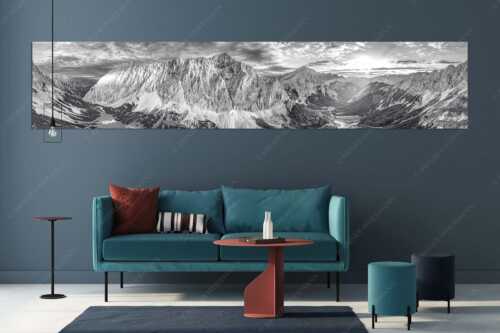 Die Sonne scheint noch kurz entlang des Hallerangers in die Nordwand der Speckkarspitze - Der Abschiedskuss - Größe ca. 350x70cm, Seitenverhältnis 5:1 - Speckkarspitze im Karwendel - weitere Infos unter https://www.kriner-weiermann.de