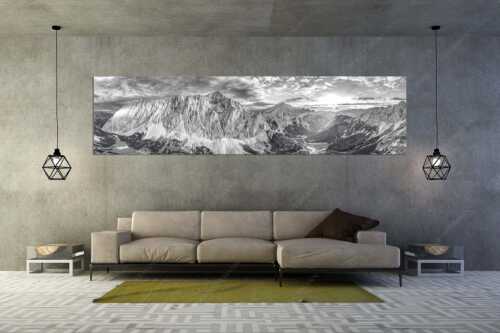 Die Sonne scheint noch kurz entlang des Hallerangers in die Nordwand der Speckkarspitze - Der Abschiedskuss - Größe ca. 320x80cm, Seitenverhältnis 4:1 - Speckkarspitze im Karwendel - weitere Infos unter https://www.kriner-weiermann.de