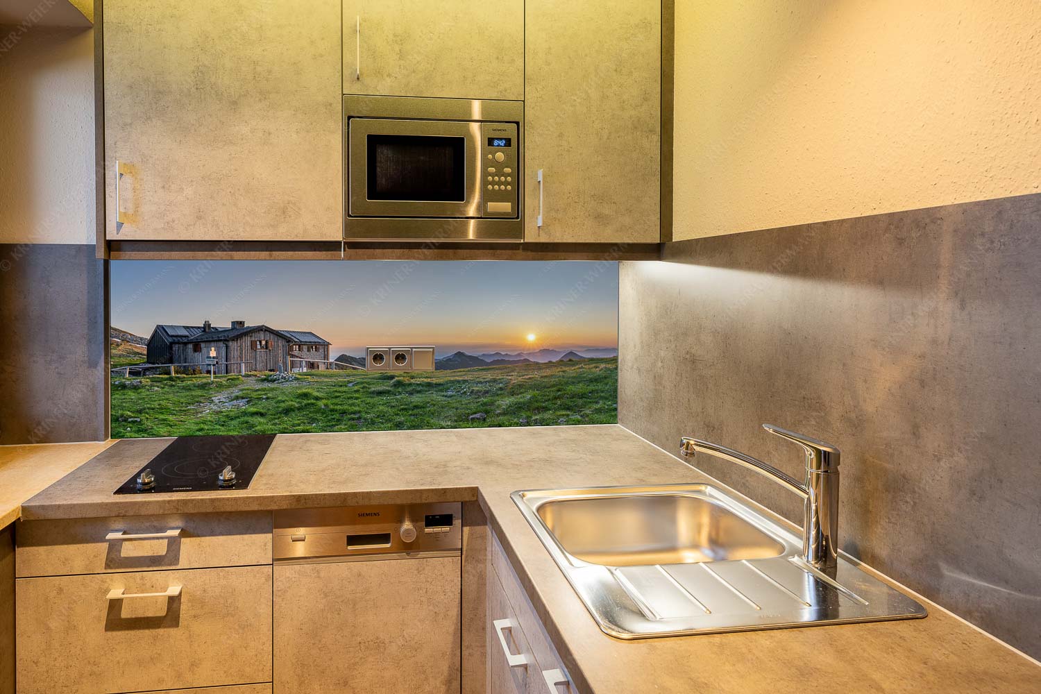 Der beste Platz – Größe ca. 150x60cm, Seitenverhältnis 2,5:1 — Weilheimer Hütte Den ganzen Sommer über kann man den Sonnenaufgang von der Weilheimer Hütte genießen - Der beste Platz - Größe ca. 150x60cm, Seitenverhältnis 2,5:1 - Weilheimer Hütte - weitere Infos unter https://www.kriner-weiermann.de