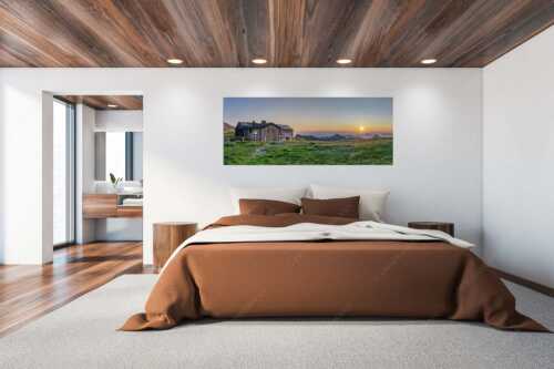 Den ganzen Sommer über kann man den Sonnenaufgang von der Weilheimer Hütte genießen - Der beste Platz - Größe ca. 200x80cm, Seitenverhältnis 2,5:1 - Weilheimer Hütte - weitere Infos unter https://www.kriner-weiermann.de