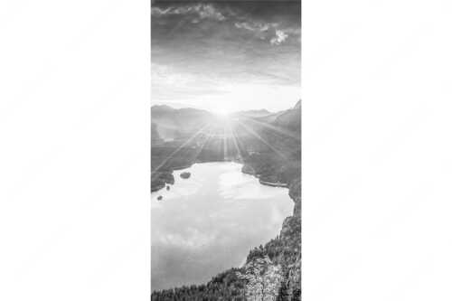 Blick über den Eibsee in den Sonnenaufgang im Estergebirge - Der Eibseeblick - Seitenverhältnis 1:2 - Eibsee mit Loisachtal - weitere Infos unter https://www.kriner-weiermann.de