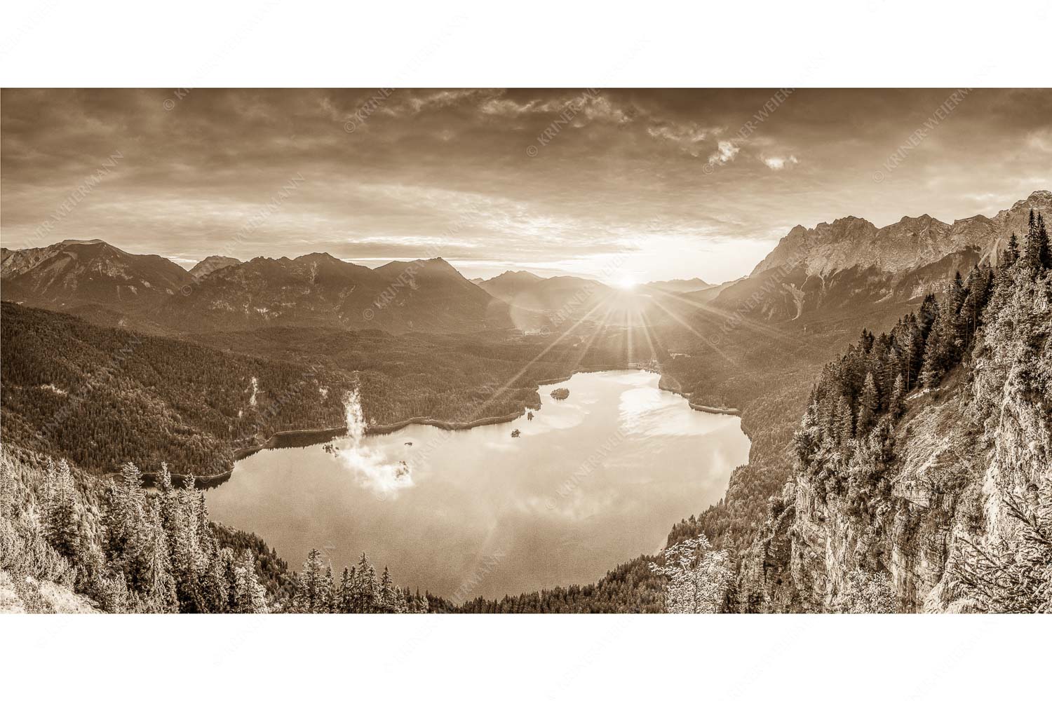 Der Eibseeblick – Seitenverhältnis 2:1 — Eibsee mit Loisachtal Blick über den Eibsee in den Sonnenaufgang im Estergebirge