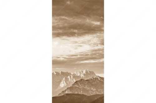 Blick über Garmisch-Partenkirchen und Kramer zum Zugspitzmassiv - Der Himmel tut sich auf - Seitenverhältnis 1:2 - Garmisch-Partenkirchen mit Wetterstein - weitere Infos unter https://www.kriner-weiermann.de