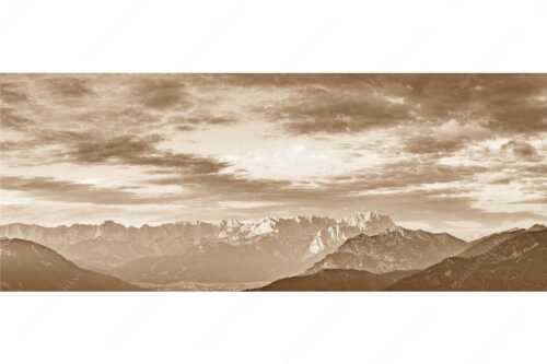 Blick über Garmisch-Partenkirchen und Kramer zum Zugspitzmassiv - Der Himmel tut sich auf - Seitenverhältnis 2,5:1 - Garmisch-Partenkirchen mit Wetterstein - weitere Infos unter https://www.kriner-weiermann.de