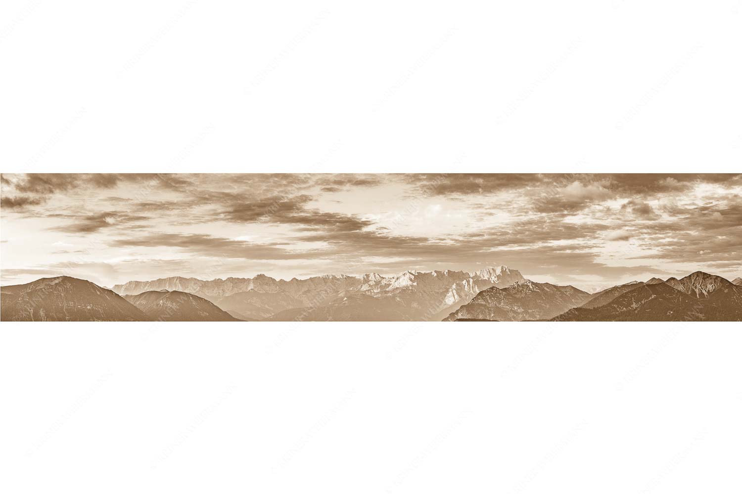 Der Himmel tut sich auf – Seitenverhältnis 5:1 — Garmisch-Partenkirchen mit Wetterstein Blick über Garmisch-Partenkirchen und Kramer zum Zugspitzmassiv