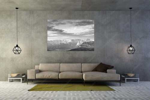 Blick über Garmisch-Partenkirchen und Kramer zum Zugspitzmassiv - Der Himmel tut sich auf - Größe ca. 180x120cm, Seitenverhältnis 3:2 - Garmisch-Partenkirchen mit Wetterstein - weitere Infos unter https://www.kriner-weiermann.de