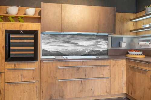 Blick über Garmisch-Partenkirchen und Kramer zum Zugspitzmassiv - Der Himmel tut sich auf - Größe ca. 180x60cm, Seitenverhältnis 3:1 - Garmisch-Partenkirchen mit Wetterstein - weitere Infos unter https://www.kriner-weiermann.de