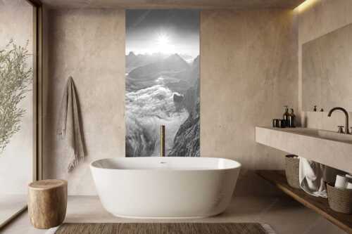 Bergsteiger auf dem Gipfel der Kaskarspitze blickt ins Karwendelgebirge - Der Mensch ist klein - Größe ca. 100x200cm, Seitenverhältnis 1:2 - Kaskarspitze im Karwendel - weitere Infos unter https://www.kriner-weiermann.de