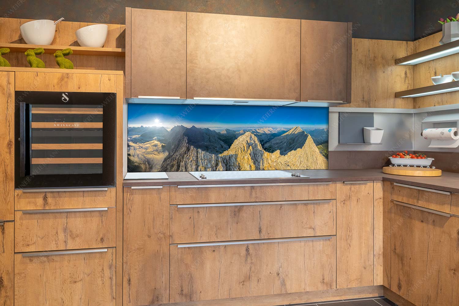 Der Mensch ist klein – Größe ca. 180x60cm, Seitenverhältnis 3:1 — Kaskarspitze im Karwendel Bergsteiger auf dem Gipfel der Kaskarspitze blickt ins Karwendelgebirge - Der Mensch ist klein - Größe ca. 180x60cm, Seitenverhältnis 3:1 - Kaskarspitze im Karwendel - weitere Infos unter https://www.kriner-weiermann.de