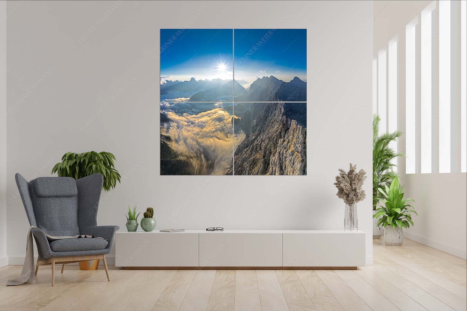 Bergsteiger auf dem Gipfel der Kaskarspitze blickt ins Karwendelgebirge - Der Mensch ist klein - 4er Split, Größe ca. 180x180cm, Seitenverhältnis 1:1 - Kaskarspitze im Karwendel - weitere Infos unter https://www.kriner-weiermann.de