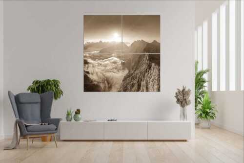 Bergsteiger auf dem Gipfel der Kaskarspitze blickt ins Karwendelgebirge - Der Mensch ist klein - 4er Split, Größe ca. 180x180cm, Seitenverhältnis 1:1 - Kaskarspitze im Karwendel - weitere Infos unter https://www.kriner-weiermann.de